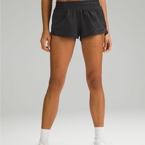Lulu lemon hotty hot low rise short size 8 black 2.5 in inseam